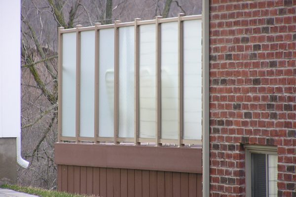 72”RH Privacy Wall in WeatherRail Tan with Acid Etched Glass