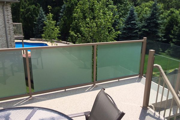 Glass Privacy Rail in WeatherRail Tan/Designer Plus Natural Weatherdek